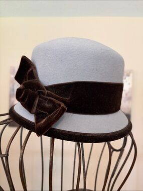 Vintage Lady Rachel Italian Made Light Blue Wool Felt Cloche Brown Velvet Bow